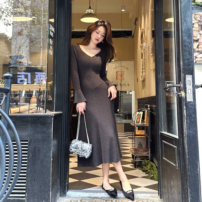上品シルエット リブニットワンピース