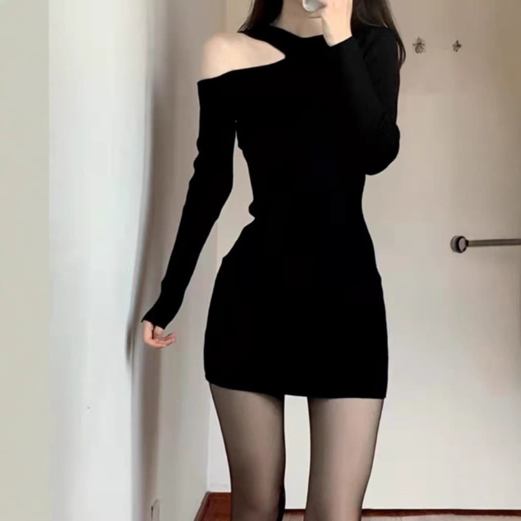 肩開きセクシーニットワンピース