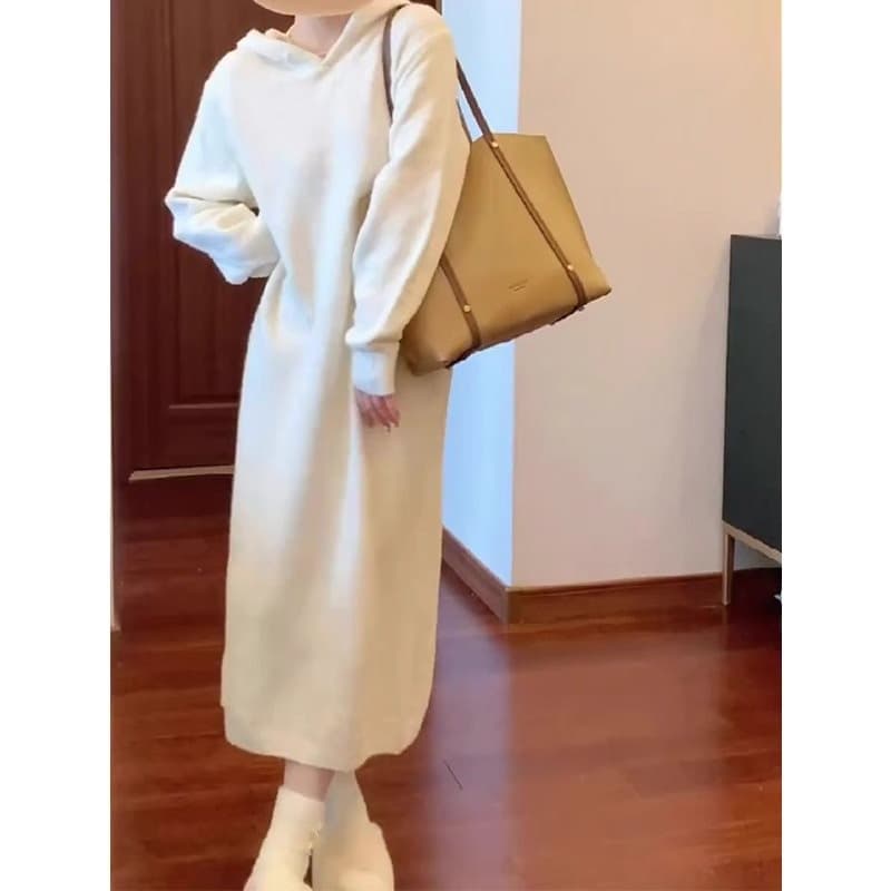 ふんわり袖のあったかニットワンピース