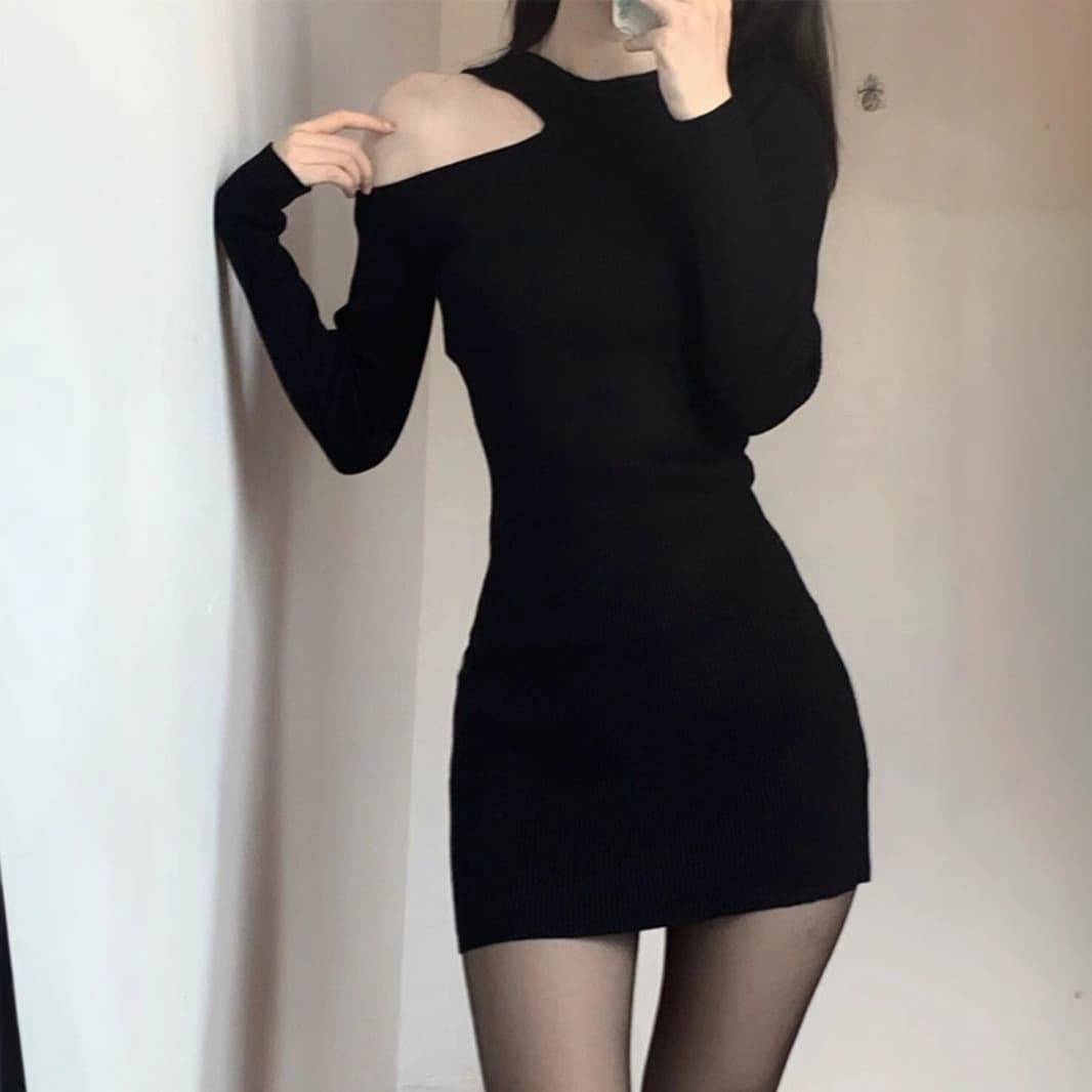 肩開きセクシーニットワンピース