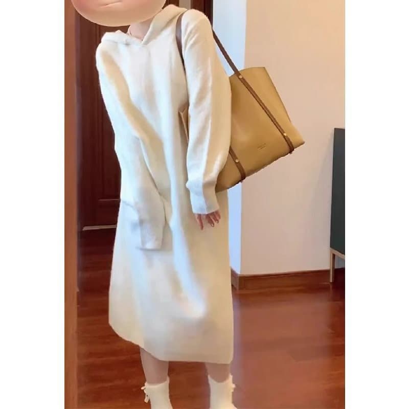 ふんわり袖のあったかニットワンピース