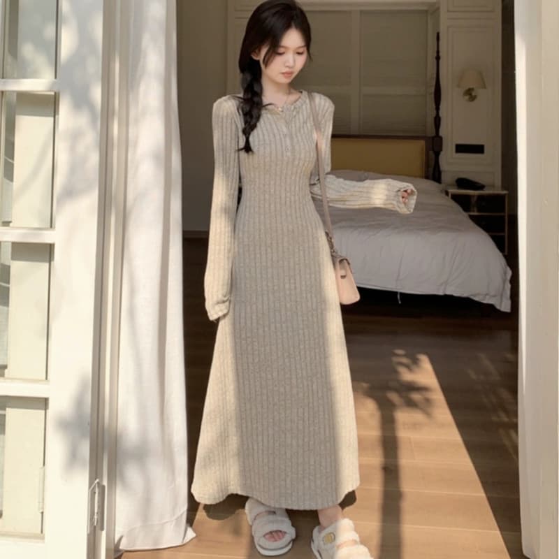 ふんわり袖リブニットワンピース